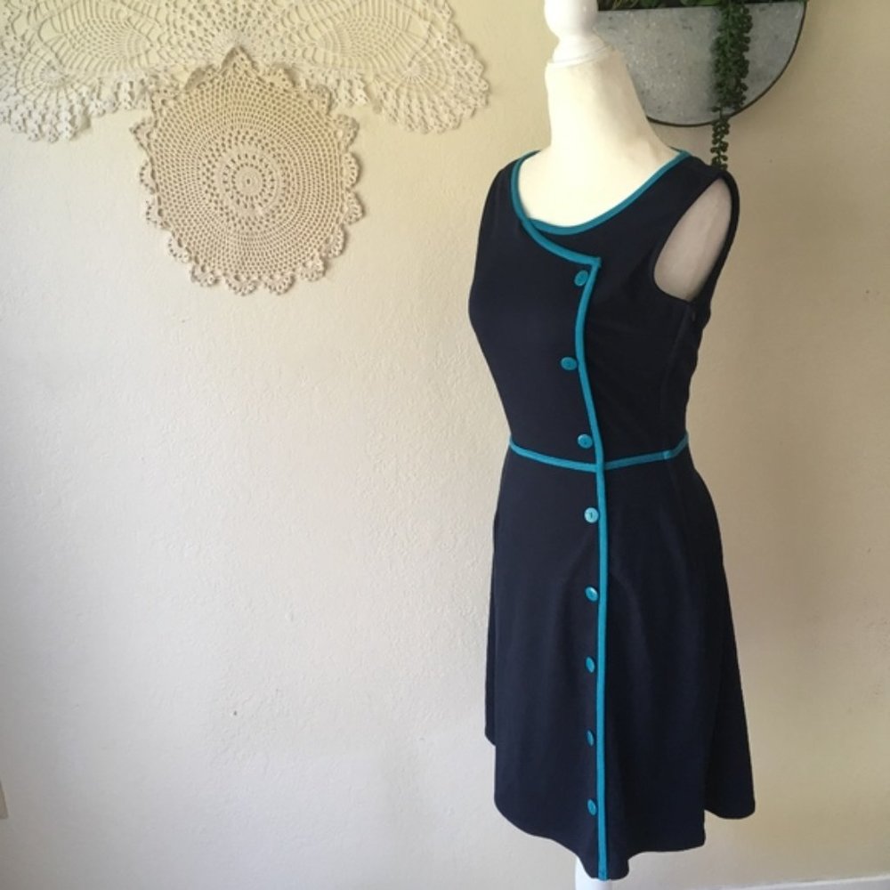 Retrolicious button front mod retro pin-up dress